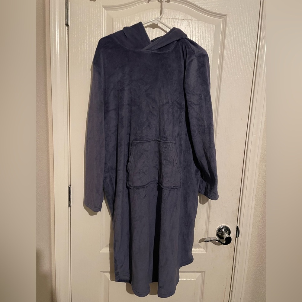 32 Degrees Plush Purple Sleepwear - Picture 2 of 5